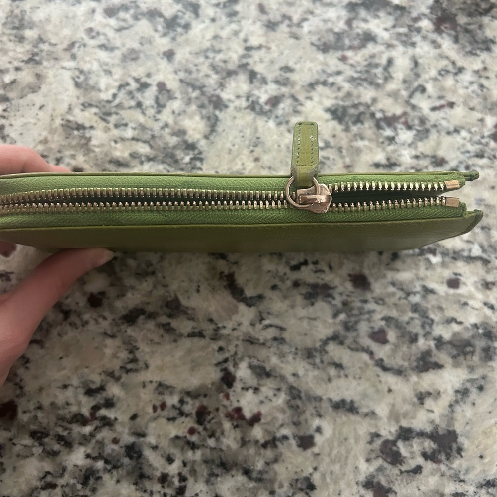 MaxMara Olive Leather Zip Wallet - Picture 4 of 9